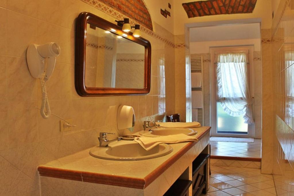 Hotel Ristorante La Torretta Bianzè Eksteriør billede