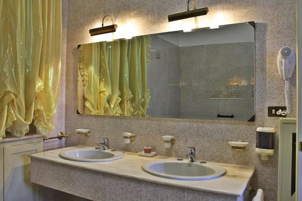 Hotel Ristorante La Torretta Bianzè Eksteriør billede